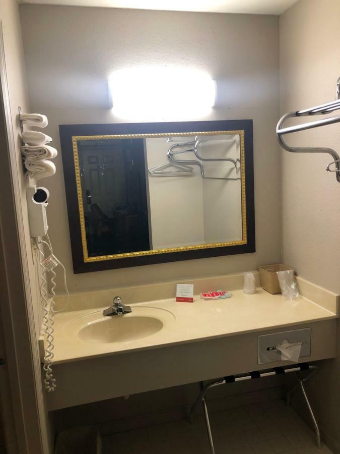 Hotel Econo - 2*